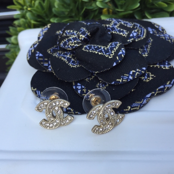 Vintage Authentic Chanel Earrings - Picture 4 of 6